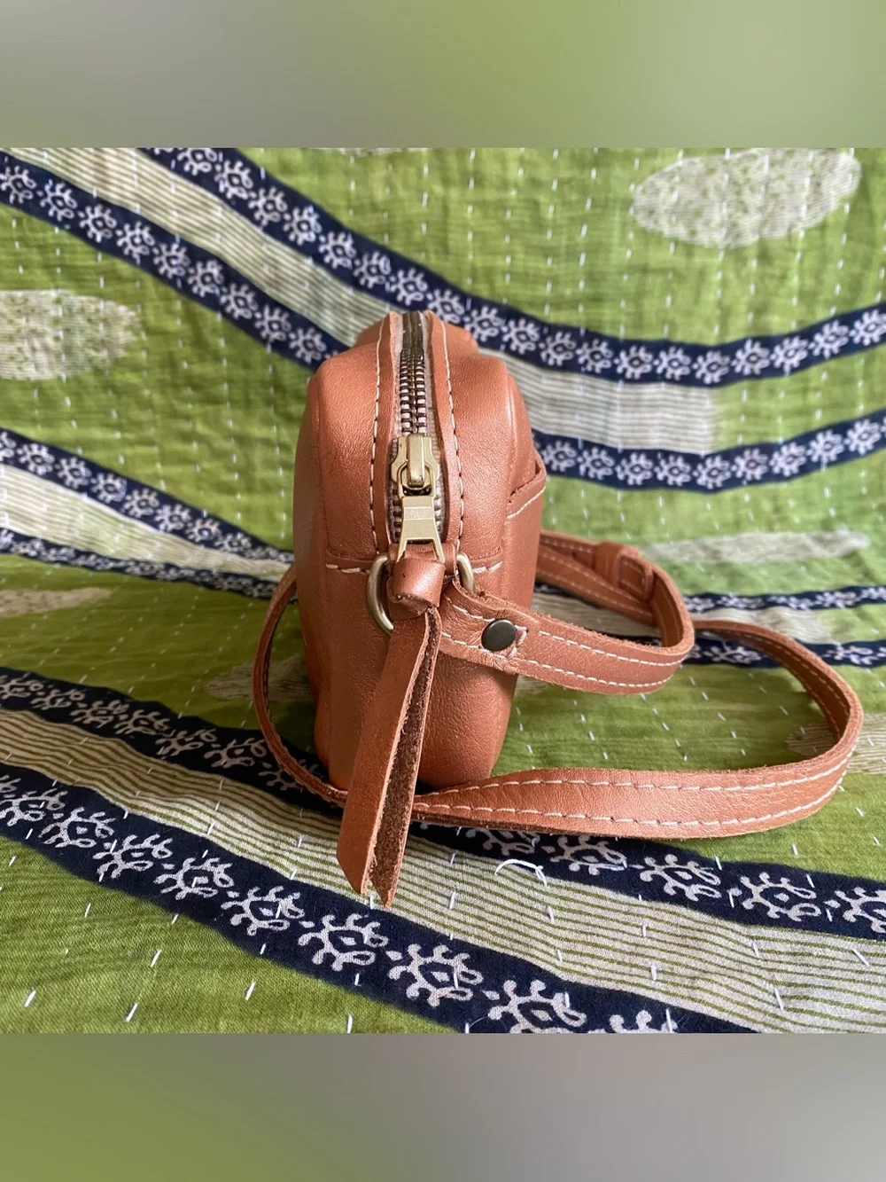 Portland Leather Goods Havana Small Leather Camera Crossbody Bag - Retired - Picture 5 of 16
